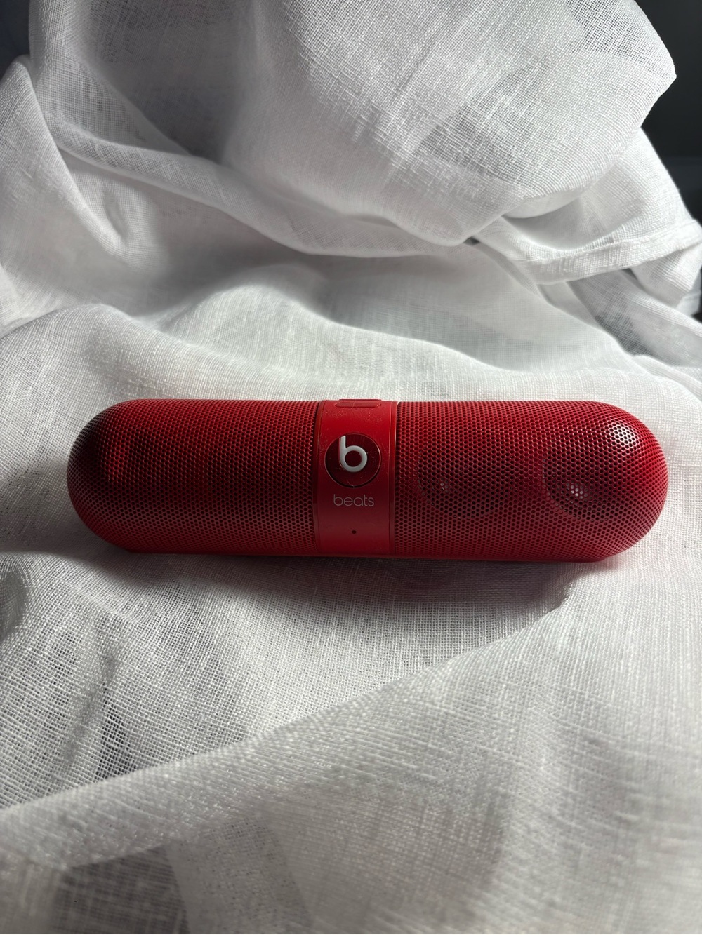 Beats Pill 2.0 Portable Wireless Bluetooth Speaker in Case B0513 With Stand Hold